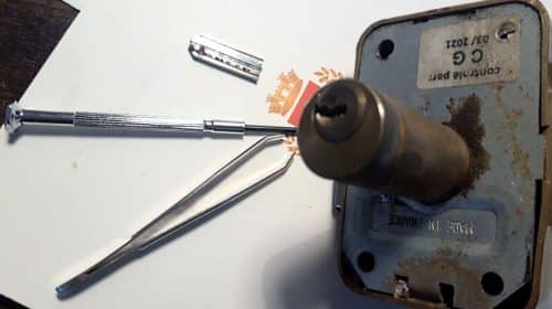 sortie une clé cassée dans une serrure