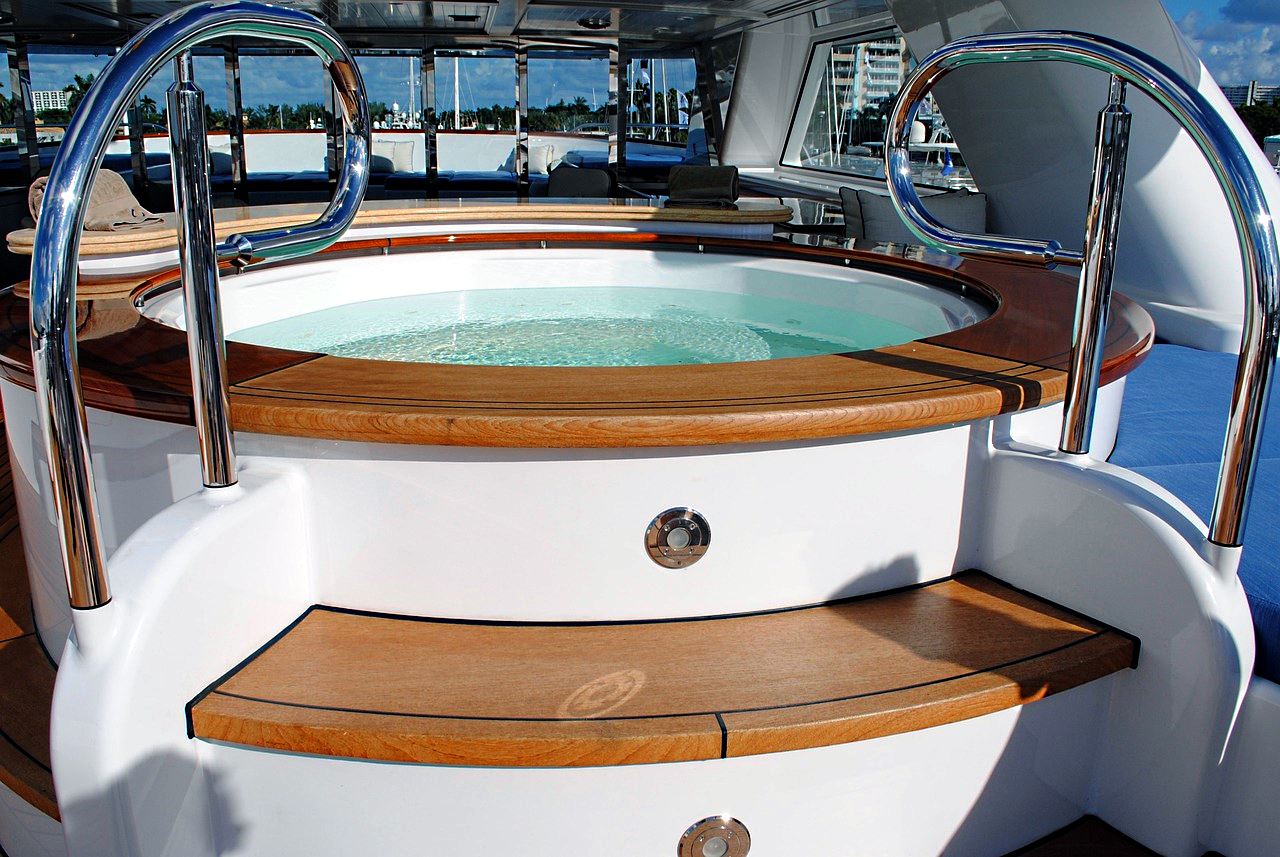 Comment choisir entre un spa et un jacuzzi?