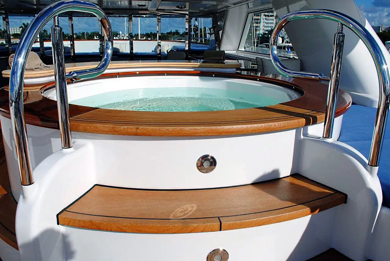 Comment choisir entre un spa et un jacuzzi?