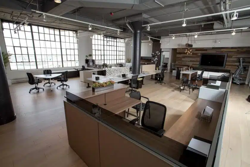 Le mobilier de bureau est un élément important de toute entreprise. Il peut cependant être difficile de trouver du mobilier de bureau occasion en bon état. Il existe cependant quelques astuces pour trouver du mobilier de bureau occasion à prix réduit. Acheter du mobilier de bureau d'occasion : les meilleurs endroits où chercher Lorsque vous cherchez du mobilier de bureau d'occasion, vous devez savoir où chercher. Il existe de nombreux endroits où vous pouvez trouver des meubles de bureau d'occasion, mais certains sont meilleurs que d'autres. Dans cet article, nous vous montrerons les meilleurs endroits où vous pouvez trouver du mobilier de bureau d'occasion Emplacements de vente aux enchères Les emplacements de vente aux enchères sont l'un des meilleurs endroits où chercher du mobilier de bureau d'occasion. Il y a de nombreuses ventes aux enchères qui ont lieu chaque année, et vous pouvez trouver des meubles de bureau à des prix très intéressants. De plus, vous avez la possibilité de voir les meubles avant de les acheter, ce qui vous permet de vous assurer que vous obtenez ce que vous voulez. Magasins d'antiquités Les magasins d'antiquités sont également un excellent endroit où chercher du mobilier de bureau d'occasion. Vous pouvez souvent trouver des meubles de bureau anciens et rares dans les magasins d'antiquités.  Magasins de meubles d'occasion Les magasins de meubles d'occasion sont également un excellent endroit où chercher du mobilier de bureau d'occasion. Vous pouvez souvent trouver des meubles de bureau à des prix très intéressants dans les magasins de meubles d'occasion.  Sites de vente en ligne Les sites de vente sur internet sont également un excellent endroit où chercher du mobilier de bureau d'occasion. Il y a de nombreux sites de vente sur le web qui vendent du mobilier de bureau d'occasion.  Brocantes et vide-greniers Les brocantes et les vide-greniers sont également un excellent endroit où chercher du mobilier de bureau d'occasion. De nombreux brocanteurs et vide-greniers organisent souvent des journées portes ouvertes, ce qui vous donne la possibilité de voir les meubles avant de les acheter, ce qui vous permet de vous assurer que vous obtenez ce que vous voulez. Comment évaluer le mobilier de bureau d'occasion avant de l'acheter Avant de vous lancer dans l'achat de mobilier de bureau d'occasion, il est important d'évaluer l'état du mobilier et de vérifier si toutes les pièces sont présentes. Pour évaluer l'état du mobilier, il est important de: Inspecter le mobilier pour des dommages visibles, comme des éraflures, des fissures ou des dents manquantes. Vérifier si le mobilier est solide et stable, en essayant de le bouger ou de le secouer. Ouvrir et fermer tous les tiroirs et vérifier leur fonctionnement. Essayer les éléments amovibles, comme les plateaux de table ou les sièges de chaise. Regarder si les pièces sont usées ou endommagées, et si elles peuvent être facilement remplacées. Une fois que vous avez évalué l'état du mobilier, vous devez vérifier si toutes les pièces sont présentes. Si certaines pièces manquent, vous devez vérifier si elles peuvent être facilement remplacées ou si vous devez acheter le mobilier en tant que ensemble complet. Quels types de mobilier de bureau d'occasion sont les plus abordables ? Lorsque vous êtes à la recherche de mobilier de bureau d'occasion, il est important de savoir quels types de meubles sont les plus abordables. Il existe de nombreux endroits où vous pouvez acheter des meubles de bureau d'occasion, mais il est important de savoir où chercher et comment comparer les prix. Voici quelques conseils pour vous aider à trouver le mobilier de bureau d'occasion le plus abordable. Tout d'abord, il est important de savoir où chercher du mobilier de bureau d'occasion. Vous pouvez commencer votre recherche sur internet ou en vous rendant dans les boutiques de meubles d'occasion. Il existe de nombreux sites Web qui vendent des meubles de bureau d'occasion, il est donc important de faire une recherche approfondie avant de faire votre achat. De plus, il est important de visiter plusieurs boutiques de meubles d'occasion afin de comparer les prix. Une fois que vous avez trouvé plusieurs endroits où vous pouvez acheter du mobilier de bureau d'occasion, il est important de comparer les prix. Vous pouvez comparer les prix sur internet ou en vous rendant dans les différentes boutiques. Il est important de comparer les prix afin de trouver le meuble de bureau d'occasion le plus abordable. De plus, il est important de vérifier les conditions de vente avant de faire votre achat. Enfin, il est important de savoir quels types de meubles de bureau d'occasion sont les plus abordables. Il existe de nombreux types de meubles de bureau d'occasion, mais certains sont plus abordables que d'autres. Par exemple, il est généralement plus abordable d'acheter des meubles de bureau d'occasion qui sont en bon état. De plus, il est également plus abordable d'acheter des meubles de bureau d'occasion qui sont fabriqués à partir de matériaux de qualité. Acheter du mobilier de bureau d'occasion en ligne : les meilleurs sites Acheter du mobilier de bureau d'occasion sur le web peut être une excellente façon de faire des économies. De nombreux sites Internet proposent des meubles de bureau d'occasion à des prix très intéressants. Voici quelques-uns des meilleurs sites pour trouver du mobilier de bureau d'occasion sur internet : Leboncoin.fr est un site de petites annonces très populaire en France. Vous y trouverez de nombreuses annonces de particuliers vendant du mobilier de bureau d'occasion. Ebay.fr est un autre site de petites annonces très fréquenté. Vous y trouverez également de nombreuses annonces de particuliers vendant du mobilier de bureau d'occasion. Les sites de dépôt-vente comme Vide-greniers.net proposent également des meubles de bureau d'occasion à des prix intéressants. Vous pouvez également trouver du mobilier de bureau d'occasion dans les brocantes et les vide-greniers. Les prix sont généralement un peu plus élevés que sur la toile, mais vous avez la possibilité de inspecter les meubles avant de les acheter. Conseils pour acheter du mobilier de bureau d'occasion en bon état Lorsque vous achetez du mobilier de bureau d'occasion, il est important de faire une inspection approfondie de l'article avant de finaliser l'achat. Voici quelques conseils à suivre pour vous assurer que vous achetez du mobilier de bureau d'occasion en bon état : Examinez l'article de mobilier de bureau pour tout signe de détérioration, comme des fissures, des éraflures ou des dents manquantes. Si vous repérez des dommages, demandez à voir une photo du produit avant de l'acheter. Inspectez les pièces du mobilier de bureau pour s'assurer qu'elles sont intactes et en bon état. Si vous achetez un bureau en kit, vérifiez que toutes les pièces sont présentes et qu'elles s'emboîtent correctement. Si vous achetez un meuble de bureau sur internet, demandez des photos supplémentaires du produit avant de l'acheter. Les photos doivent montrer l'article sous tous les angles, de façon à ce que vous puissiez voir tous les détails. Assurez-vous de vérifier les dimensions du mobilier de bureau avant de l'acheter. Les meubles de bureau prennent souvent beaucoup de place, alors assurez-vous de mesurer l'espace disponible dans votre bureau avant de faire votre achat. Demandez toujours à voir une photo du produit avant de l'acheter. Les photos doivent montrer l'article sous tous les angles, de façon à ce que vous puissiez voir tous les détails. Assurez-vous de vérifier les dimensions du mobilier de bureau avant de l'acheter. Les meubles de bureau prennent souvent beaucoup de place, alors assurez-vous de mesurer l'espace disponible dans votre bureau avant de faire votre achat.  Demandez toujours à voir une photo du produit avant de l'acheter. Les photos doivent montrer l'article sous tous les angles, de façon à ce que vous puissiez voir tous les détails. Il n'est pas toujours facile de trouver du mobilier de bureau occasion de qualité. Cependant, en suivant quelques conseils simples, vous pouvez être sûr de trouver ce dont vous avez besoin. Tout d'abord, il est important de savoir où chercher. Les meilleures places pour trouver du mobilier de bureau occasion sont les boutiques d'occasion, les marchés aux puces et les sites de vente en ligne. Ensuite, vous devez vérifier l'état du mobilier avant de l'acheter. Vous devez également vous assurer que le prix est raisonnable. Enfin, n'oubliez pas de mesurer l'espace disponible dans votre bureau avant d'acheter du mobilier de bureau occasion.