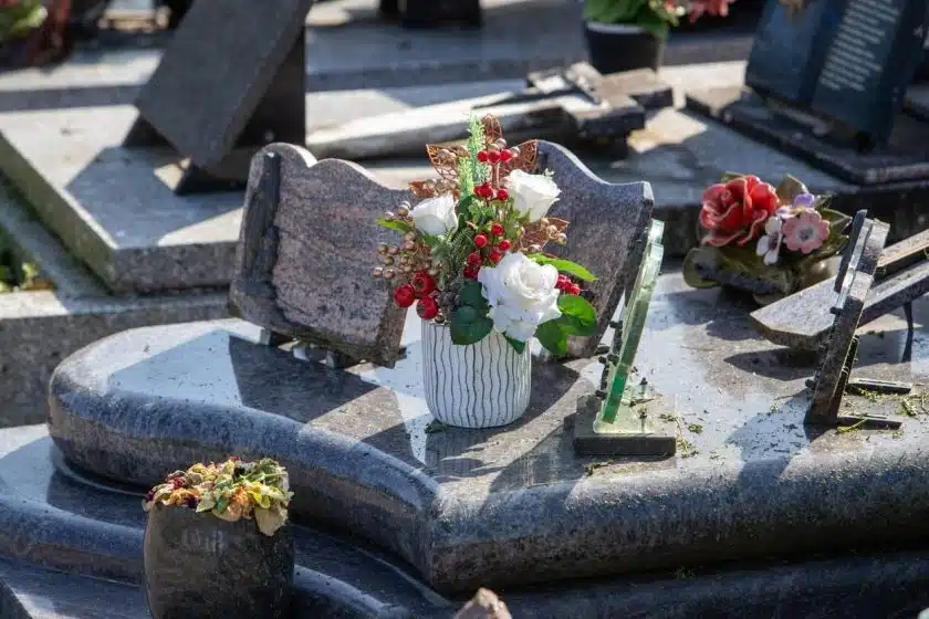  choisir une plaque funéraire personnalisée